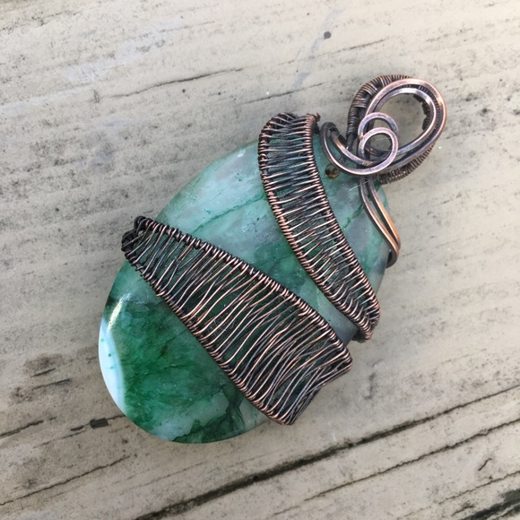 Green Agate copper wire wrapped pendant necklace - Picture 5 of 8